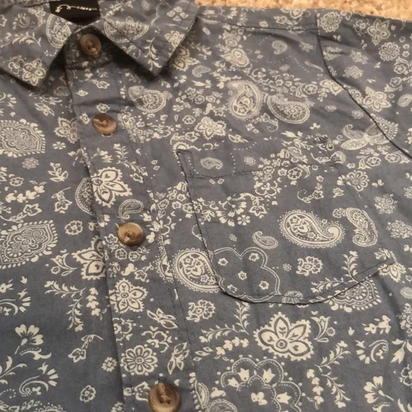 Button up - Picture 4 of 4